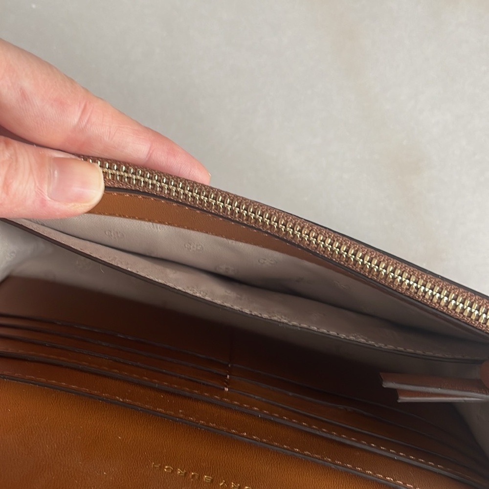 Tory Burch Thea embossed exotic flat wallet crossbody - Picture 5 of 6